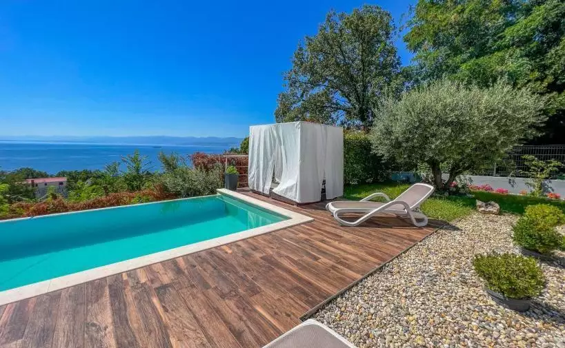 Villa 250m² in Croatia, Lovran. Priced at 935000€ rent photo-4