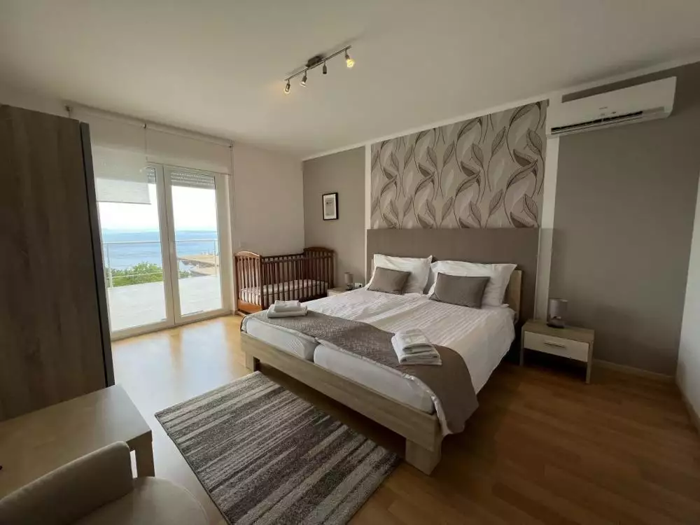 Villa 250m² in Croatia, Lovran. Priced at 935000€ rent photo-17