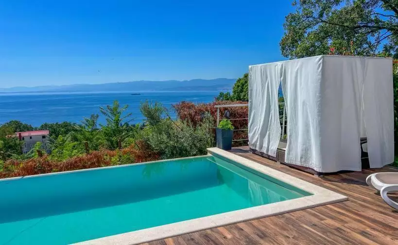 Villa 250m² in Croatia, Lovran. Priced at 935000€ rent photo-1