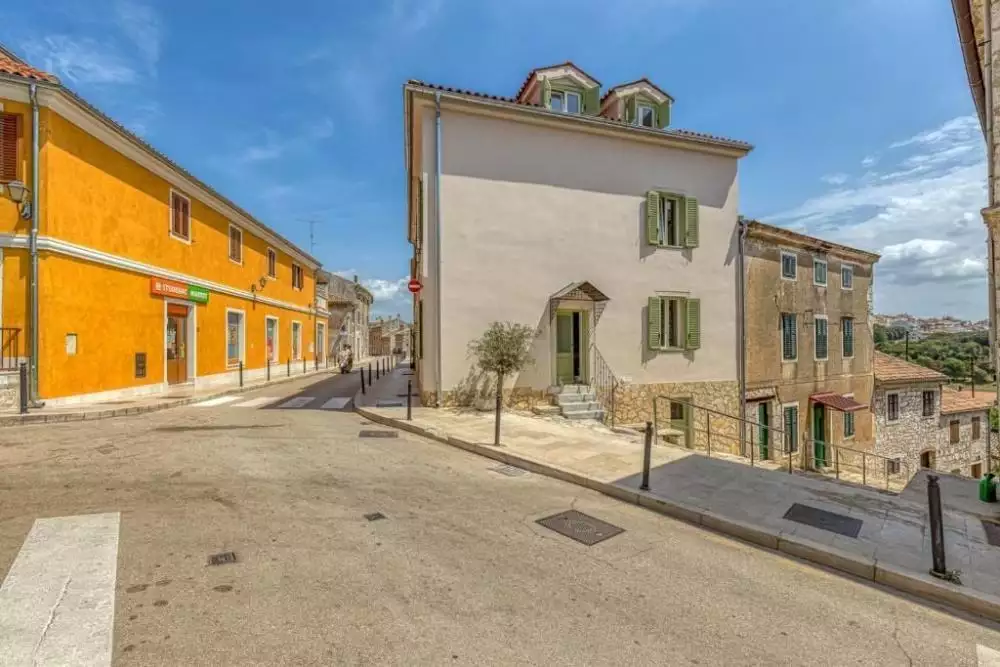 Hotels 120m² in Croatia, Vrsar. Priced at 571000€ rent photo-1