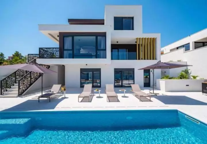 Villa 350m² in Croatia, Zadar. Priced at 2950000€ rent photo-2