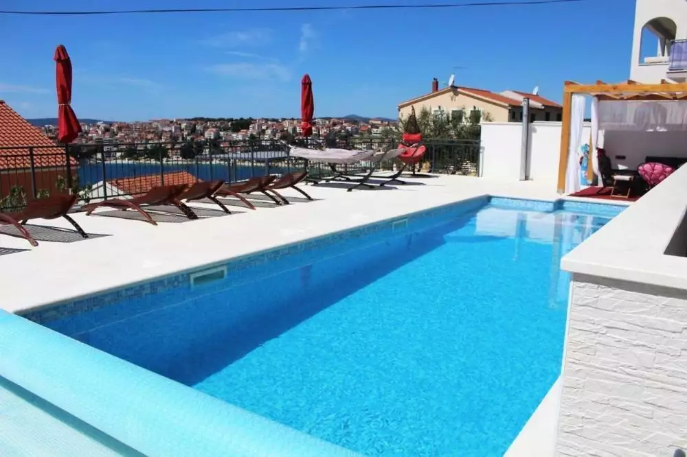 Hotels 330m² in Croatia, Ciovo. Priced at 1000000€ rent photo-2
