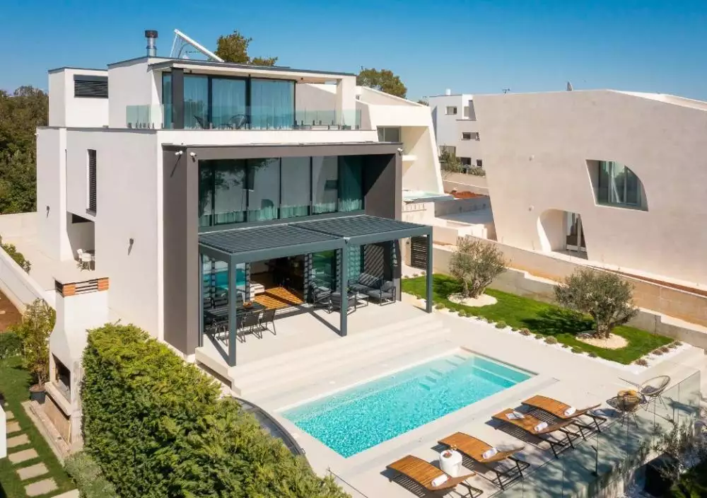 Villa 343m² in Croatia, Zadar. Priced at 2250000€ rent photo-1
