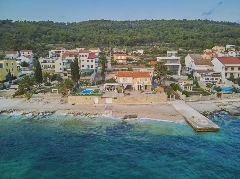 Villa 304m² in Croatia, Ciovo. Priced at 2700000€ rent photo-3