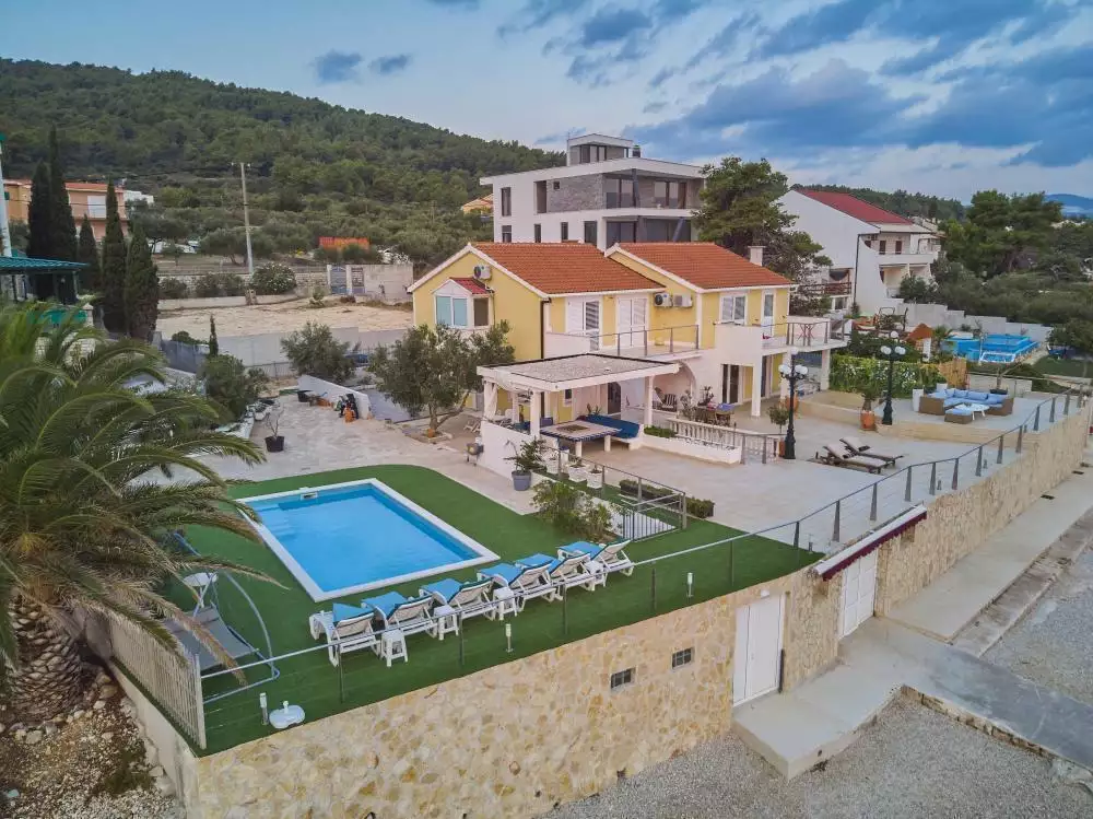 Villa 304m² in Croatia, Ciovo. Priced at 2700000€ rent photo-4