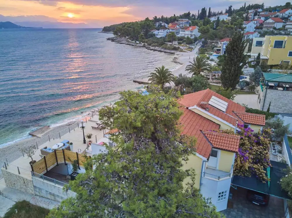 Villa 304m² in Croatia, Ciovo. Priced at 2700000€ rent photo-5
