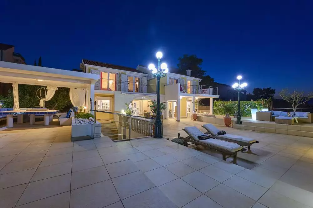 Villa 304m² in Croatia, Ciovo. Priced at 2700000€ rent photo-20