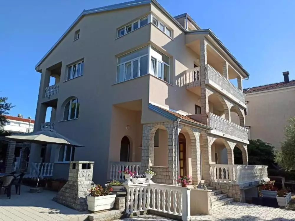 Hotels 560m² in Croatia, Malinska. Priced at 1400000€ rent photo-3