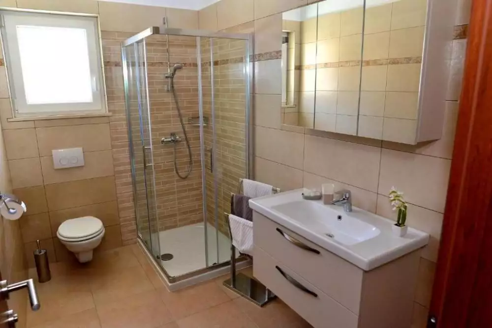 Hotels 560m² in Croatia, Malinska. Priced at 1400000€ rent photo-5