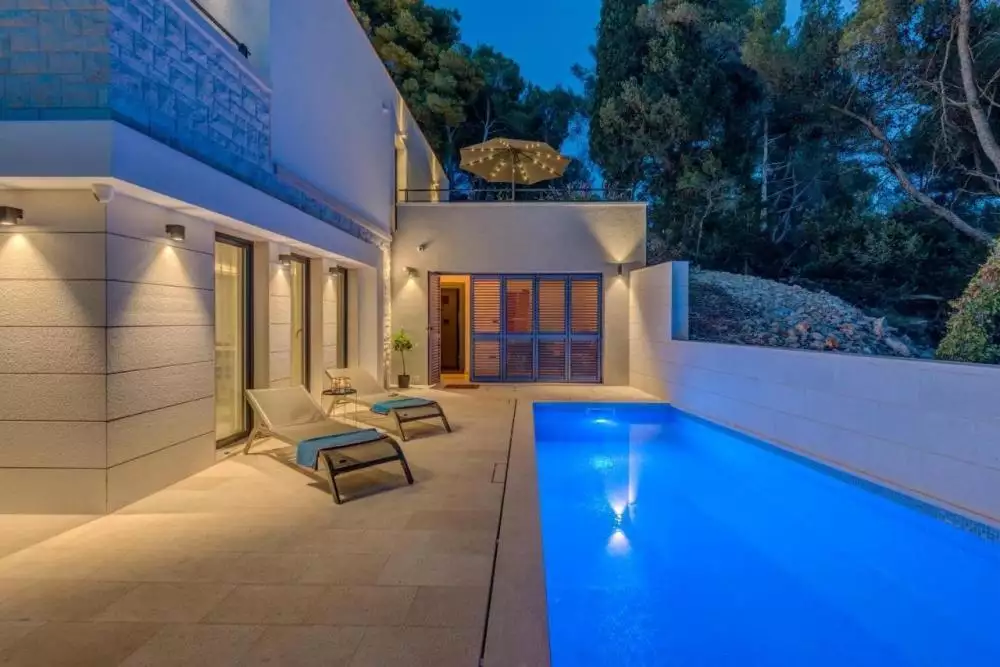 Villa 150m² in Croatia, Milna. Priced at 700000€ rent photo-1