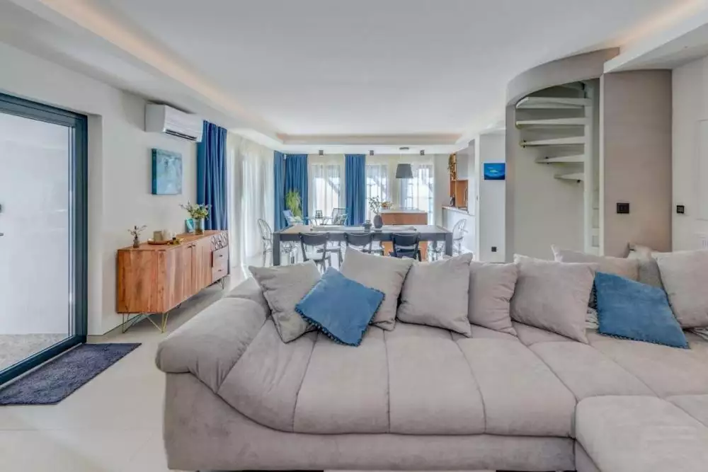 Villa 150m² in Croatia, Milna. Priced at 700000€ rent photo-2