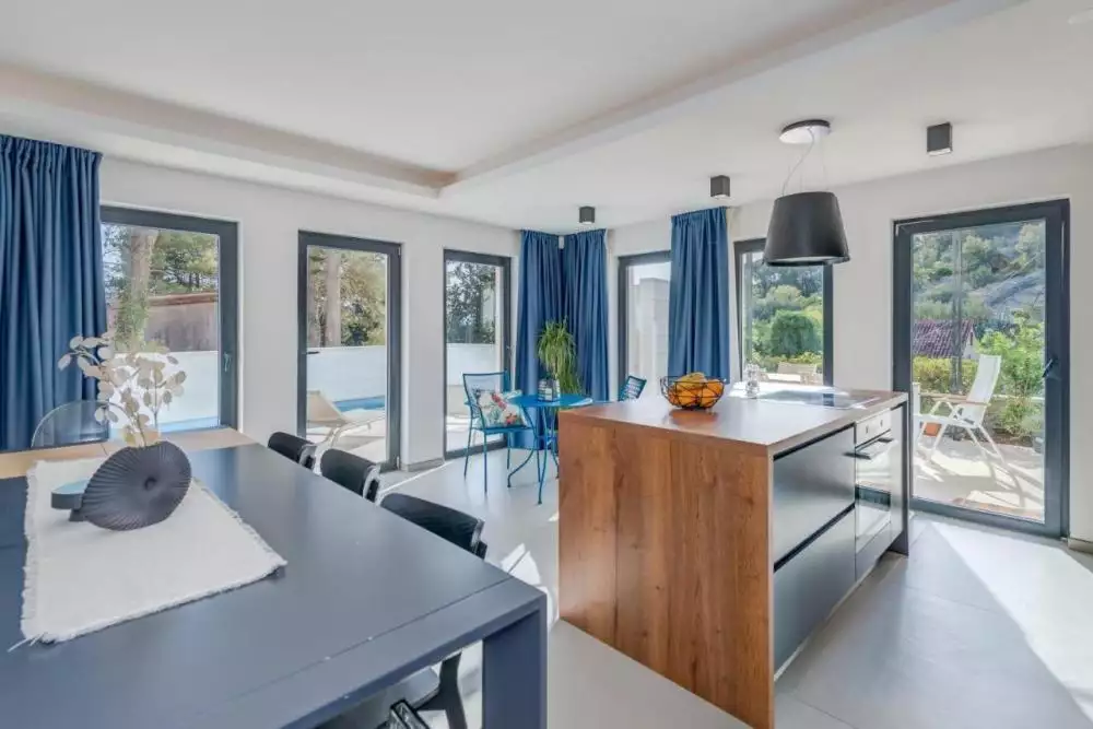 Villa 150m² in Croatia, Milna. Priced at 700000€ rent photo-3