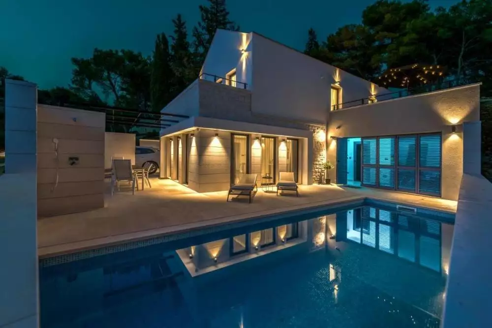 Villa 150m² in Croatia, Milna. Priced at 700000€ rent photo-15
