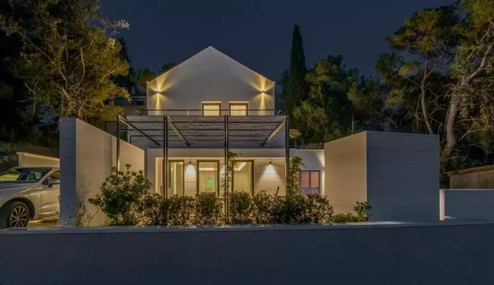 Villa 150m² in Croatia, Milna. Priced at 700000€ rent photo-16