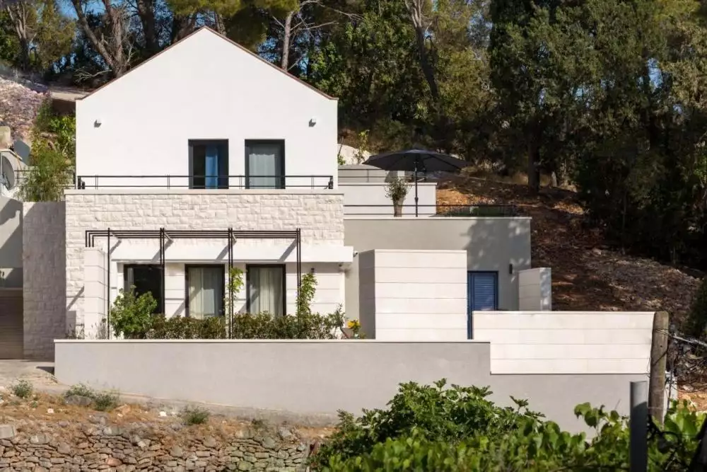 Villa 150m² in Croatia, Milna. Priced at 700000€ rent photo-18