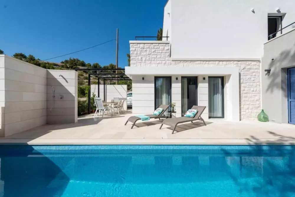 Villa 150m² in Croatia, Milna. Priced at 700000€ rent photo-25