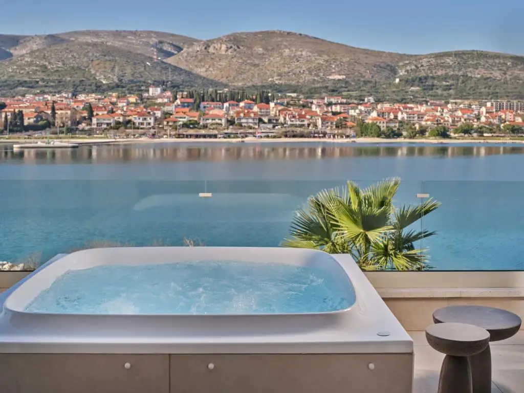 Villa 400m² in Croatia, Ciovo. Priced at 2500000€ rent photo-7