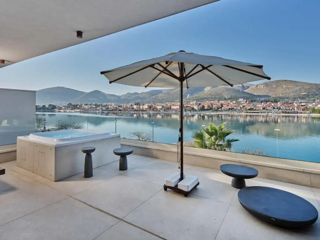 Villa 400m² in Croatia, Ciovo. Priced at 2500000€ rent photo-11