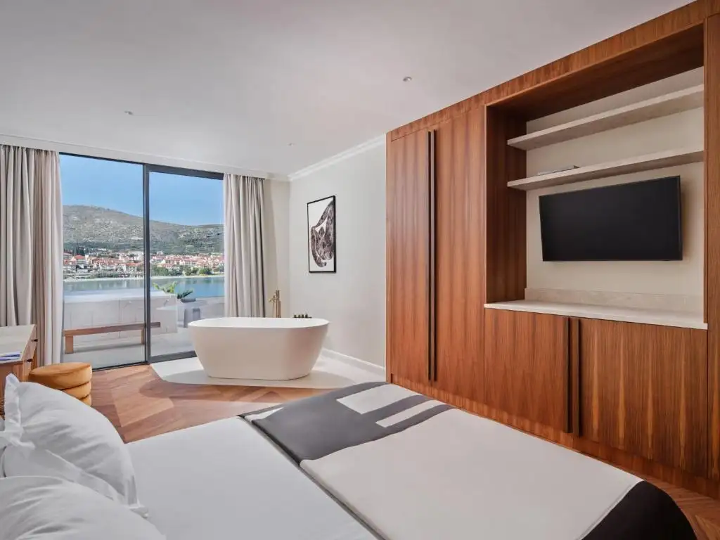 Villa 400m² in Croatia, Ciovo. Priced at 2500000€ rent photo-22