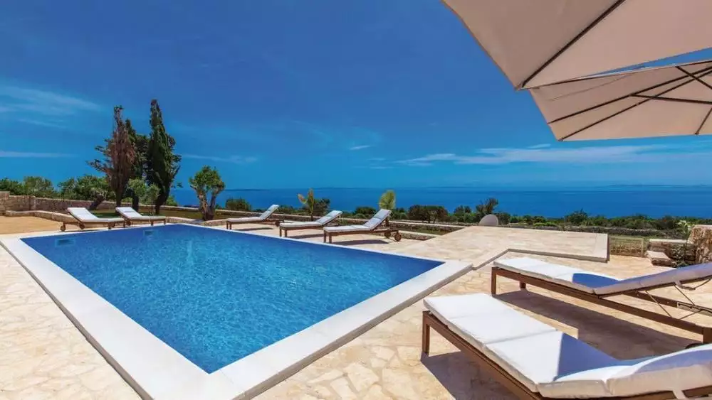 Villa 200m² in Croatia, Novalja. Priced at 1200000€ rent photo-1