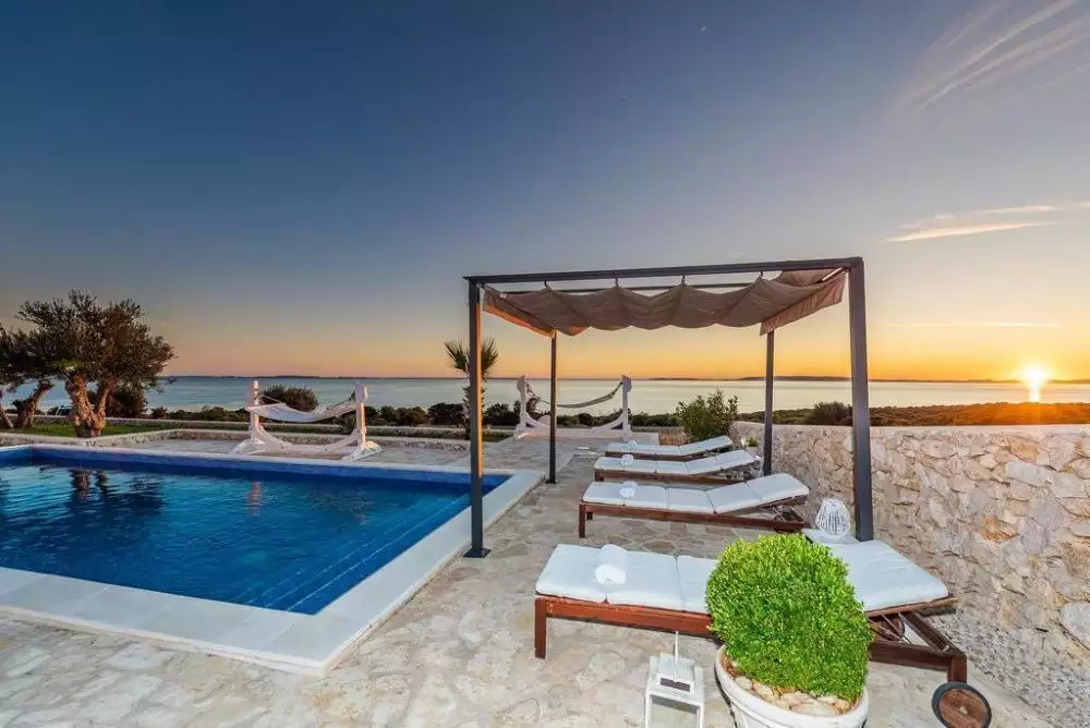 Villa 200m² in Croatia, Novalja. Priced at 1200000€ rent photo-3