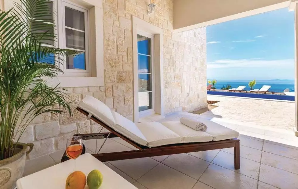 Villa 200m² in Croatia, Novalja. Priced at 1200000€ rent photo-5