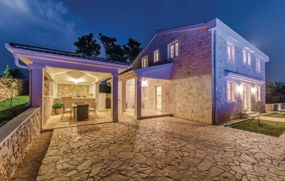 Villa 200m² in Croatia, Novalja. Priced at 1200000€ rent photo-8