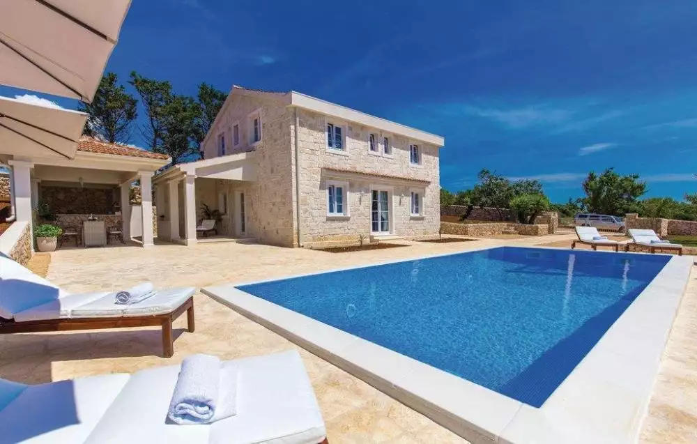 Villa 200m² in Croatia, Novalja. Priced at 1200000€ rent photo-9