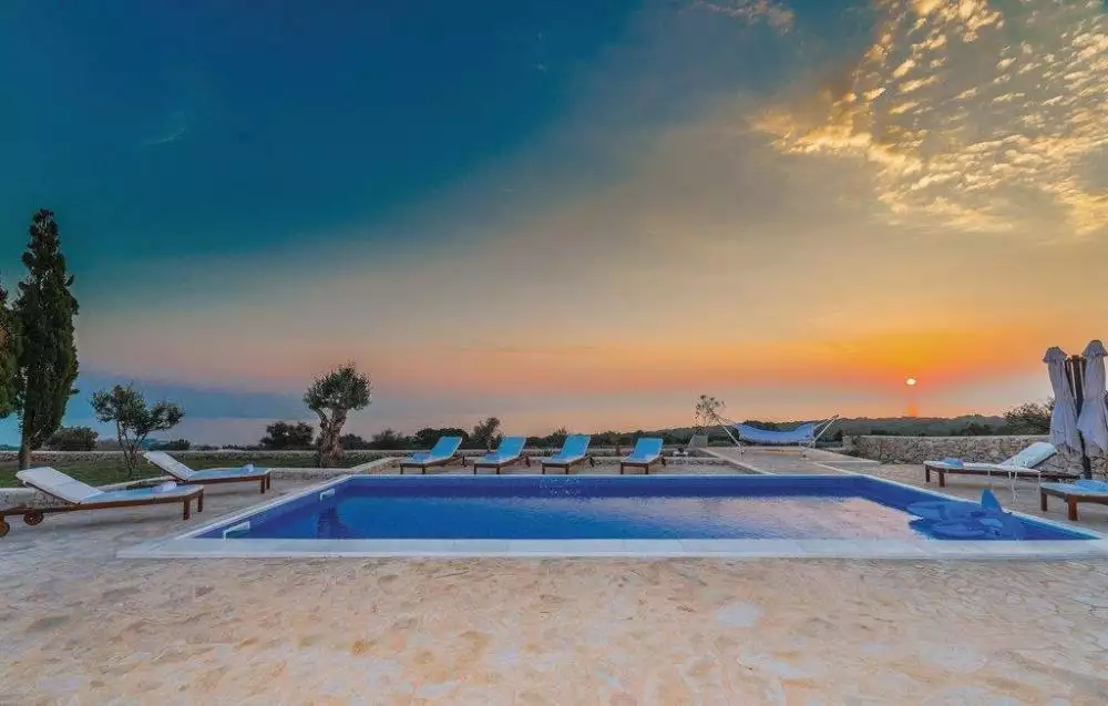 Villa 200m² in Croatia, Novalja. Priced at 1200000€ rent photo-11