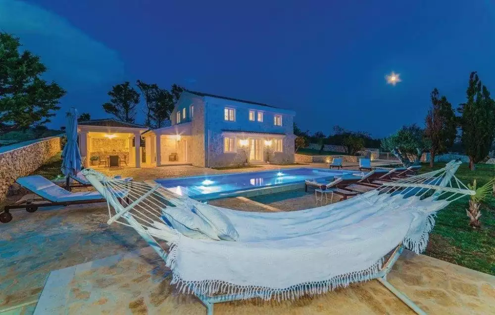 Villa 200m² in Croatia, Novalja. Priced at 1200000€ rent photo-19