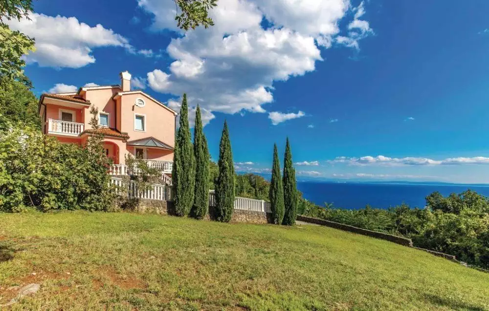 Villa 489m² in Croatia, Opatija. Priced at 1000000€ rent photo-4