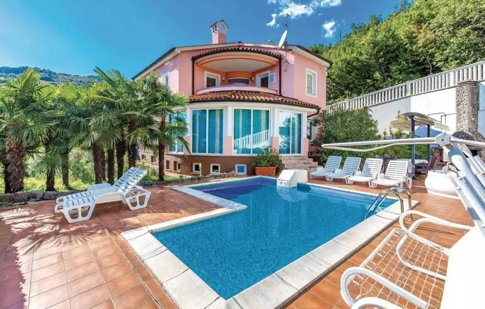 Villa 489m² in Croatia, Opatija. Priced at 1000000€ rent photo-1