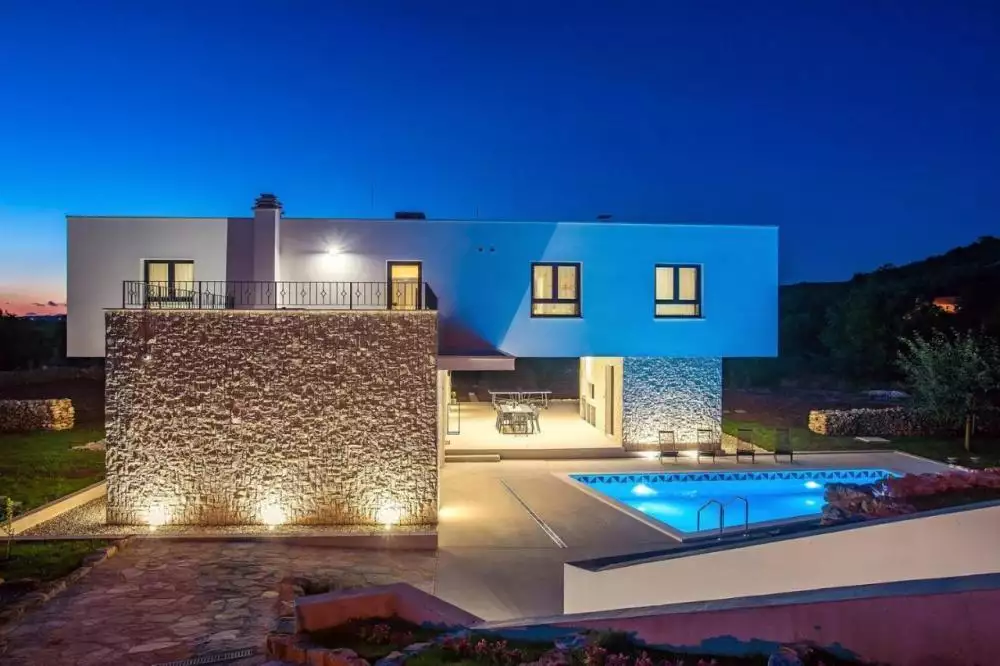 Villa 300m² in Croatia, Split. Priced at 1000000€ rent photo-1