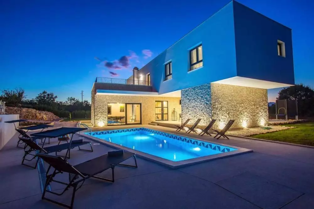 Villa 300m² in Croatia, Split. Priced at 1000000€ rent photo-2
