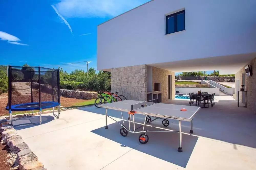 Villa 300m² in Croatia, Split. Priced at 1000000€ rent photo-7