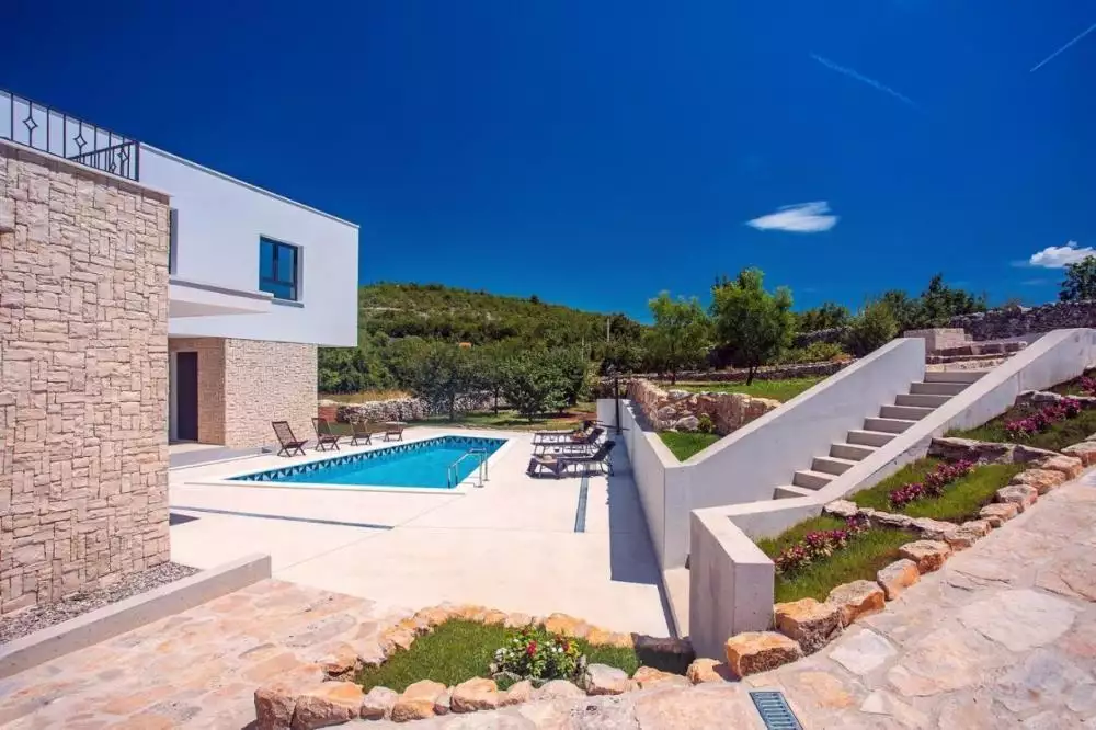 Villa 300m² in Croatia, Split. Priced at 1000000€ rent photo-9