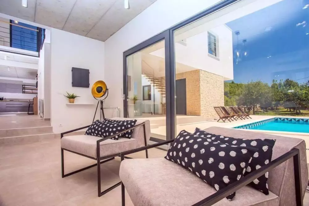 Villa 300m² in Croatia, Split. Priced at 1000000€ rent photo-17