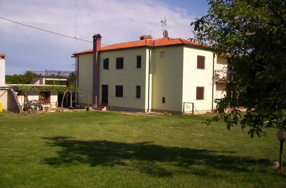 Villa 330m² in Croatia, Brtonigla. Priced at 2250000€ rent photo-1