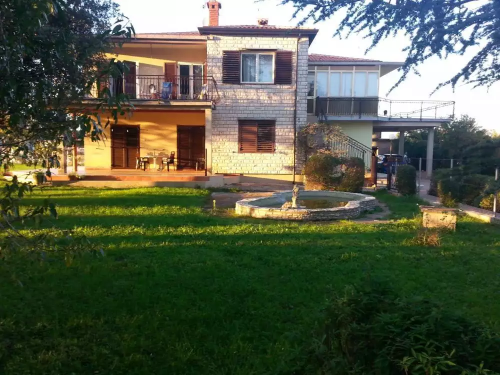 Villa 330m² in Croatia, Brtonigla. Priced at 2250000€ rent photo-3