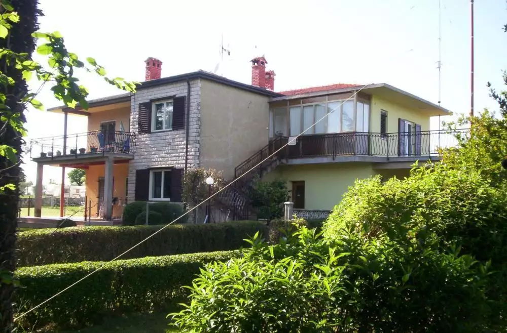 Villa 330m² in Croatia, Brtonigla. Priced at 2250000€ rent photo-4
