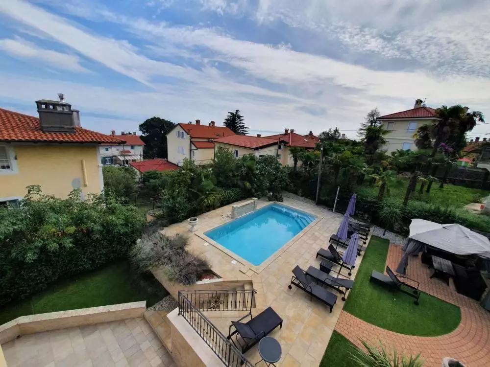 Villa 600m² in Croatia, Lovran. Priced at 2600000€ rent photo-3