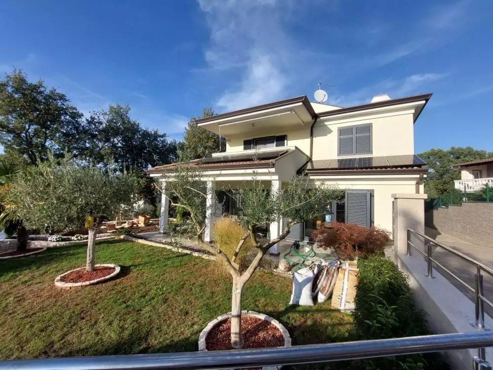 Villa 390m² in Croatia, Rovinj. Priced at 900000€ rent photo-2