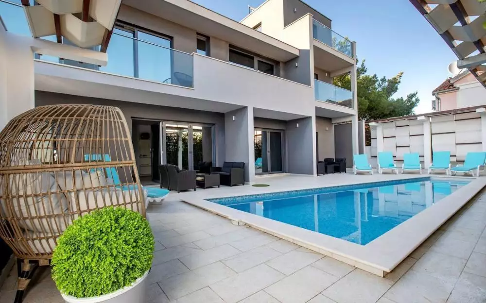 Hotels 350m² in Croatia, Rogoznica. Priced at 940000€ rent photo-1