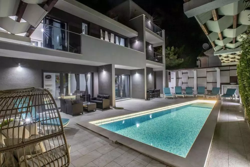 Hotels 350m² in Croatia, Rogoznica. Priced at 940000€ rent photo-3