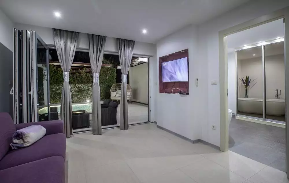 Hotels 350m² in Croatia, Rogoznica. Priced at 940000€ rent photo-5