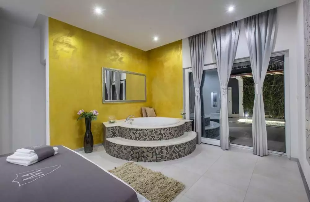 Hotels 350m² in Croatia, Rogoznica. Priced at 940000€ rent photo-16