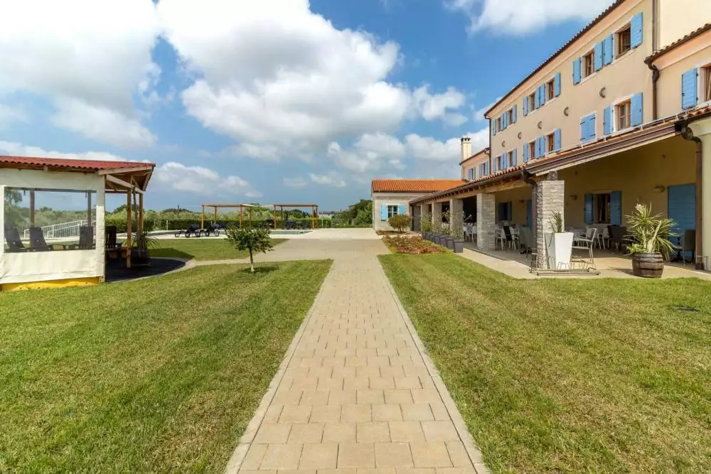 Hotels 900m² in Croatia, Pula. Priced at 3000000€ rent photo-3