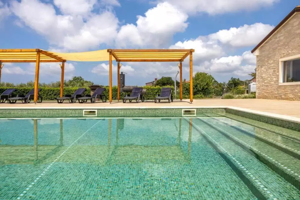 Hotels 900m² in Croatia, Pula. Priced at 3000000€ rent photo-4