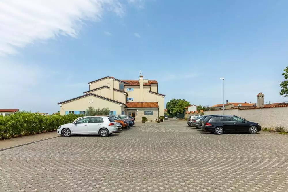 Hotels 900m² in Croatia, Pula. Priced at 3000000€ rent photo-5