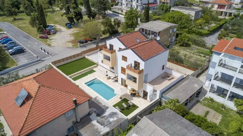 Villa 464m² in Croatia, Kastela. Priced at 1999999€ rent photo-4